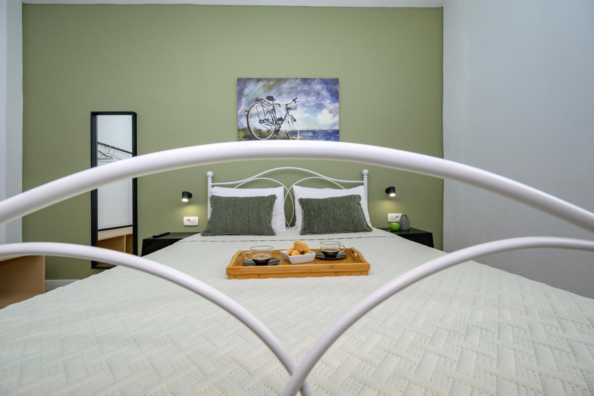 Modern Spacious Apartment กิสเซมอส ภายนอก รูปภาพ